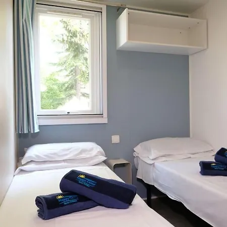 1-bedroom *